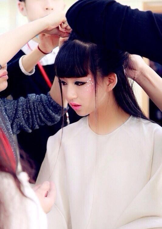 社会滚动新闻 小彩旗被曝有28岁男友直言无聊不予回应