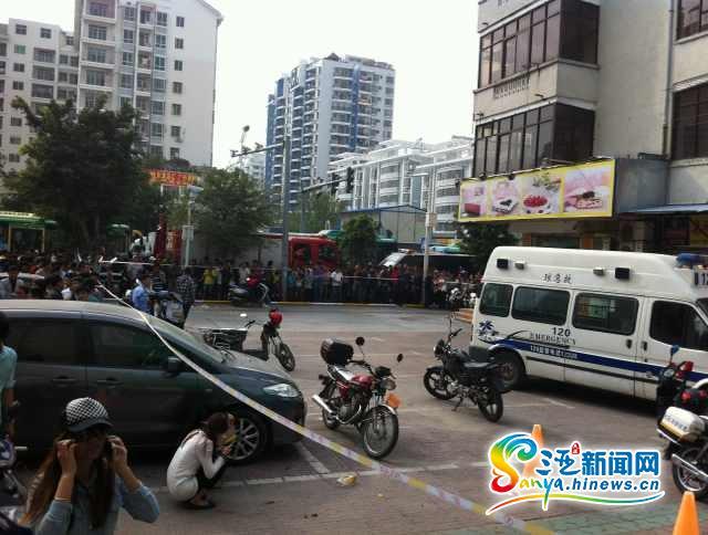 三亚男子劫持女子作人质与警方对峙8小时 要求女子脱下衣服,仅剩下一