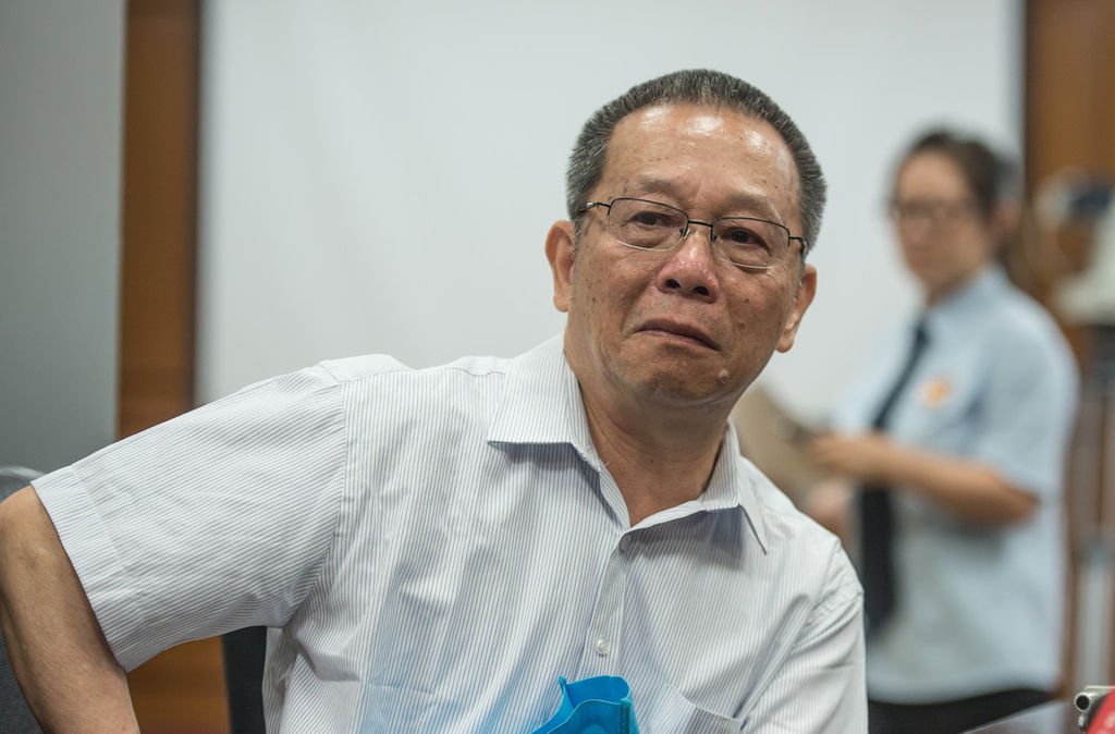 "周宾故做思考的样子说道:"举个例子吧,当一个人被抛弃的时候就会觉的