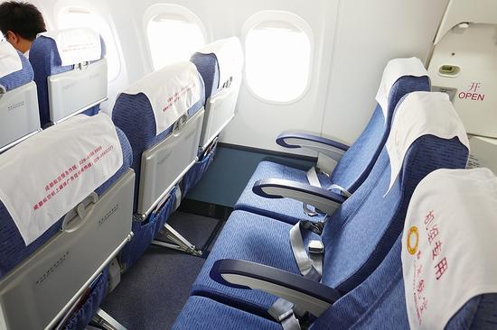 日本人悄悄体验中国arj21客机:行踪宛若间谍一般