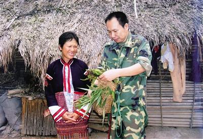 药剂;他,以弘扬黎族医药为己任,多年如一日整理编撰《黎医黎药》专著