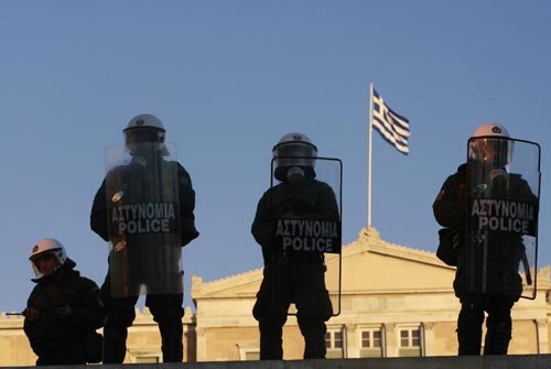 希腊财政短缺欲"出租"警察 每人每小时30欧元