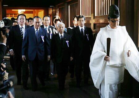 日本110名议员集体参拜靖国神社