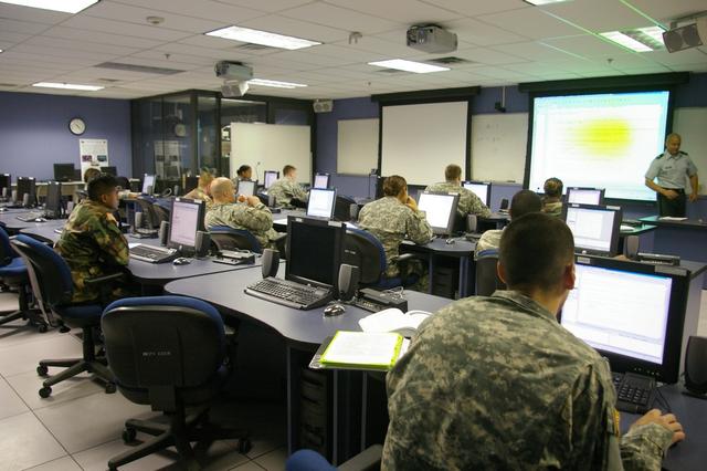 军事观察室 美防长:美军网络部队2016年将扩编至六千人