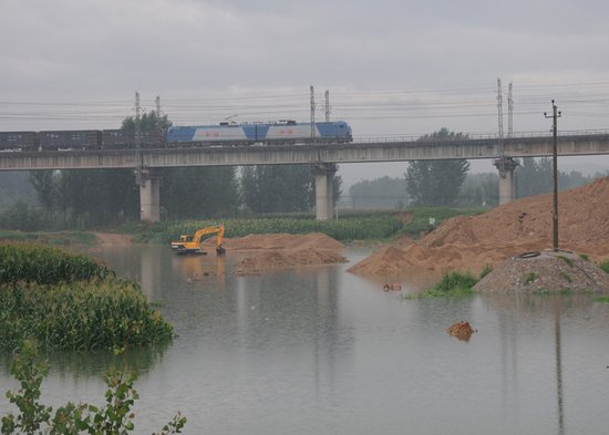 鐵路橋現窩釀成澤國,出法通止