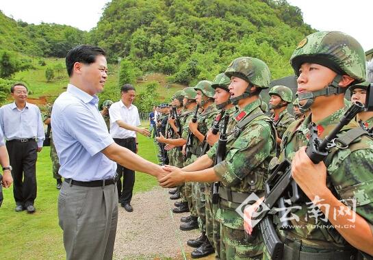 军事资讯速递云南省长到中缅边境看望一线维稳部队官兵