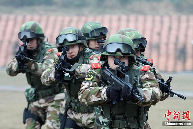 浙江武警反恐大队每天训练超15小时 受伤是常事