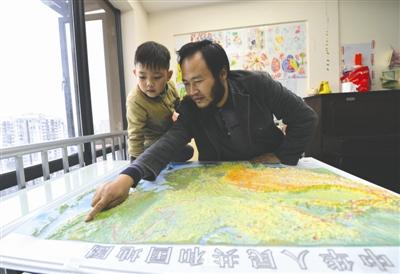 成都父子带着感恩名单环游中国 到访200多个城市