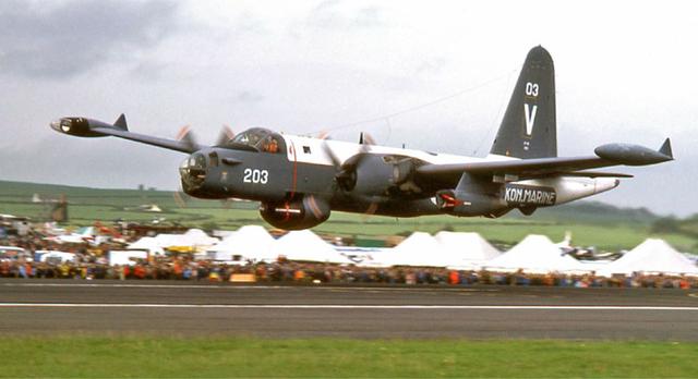 这100年来,疯子们如何用飞机扫地