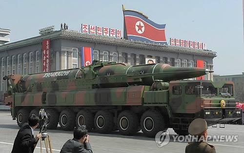 美媒:朝鲜两枚洲际导弹已装上发射车 即将进行试射