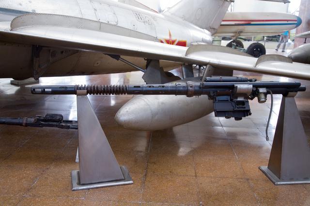 米格-9型战斗机的装备国家有两个,一个是苏联,另一个是我国.