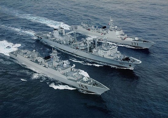 中国经济发展一路快跑,社会开始有了坛坛罐罐,至少在感觉上,战争离