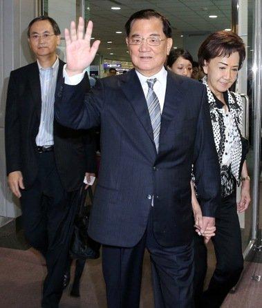 连战谈"南海仲裁:有血性的炎黄子孙都无法接受
