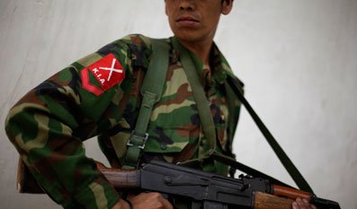缅甸克钦邦军服图片