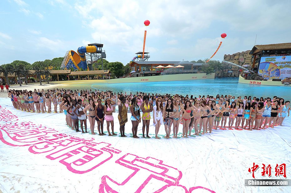 高清:南宁举办比基尼狂欢节