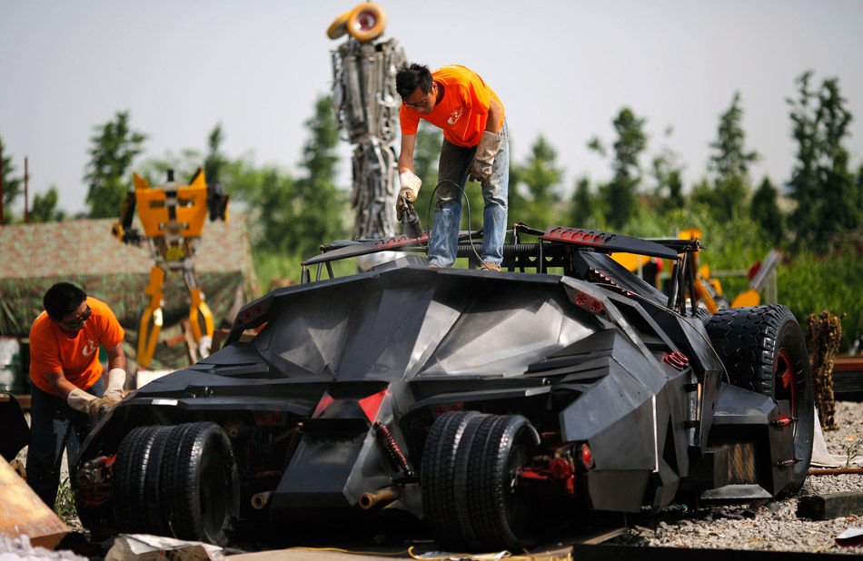 上海男子手工打造"蝙蝠战车"