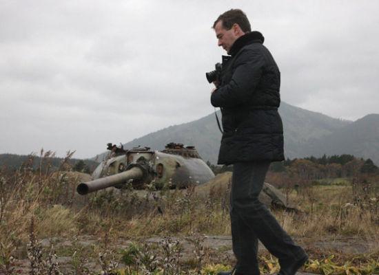 當地時間4月18日,俄羅斯東部軍區司令謝爾蓋·蘇羅維金上將向記者