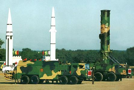 二炮展示弹道导弹  3月16日,一场特殊的军地协调会在第二炮兵某基地所