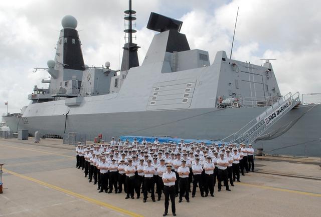 皇家海军需要增加4000名船员来维持两艘新建航母以及核潜艇舰队