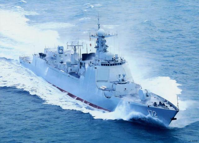 2015年,中国人民海军各种主战舰艇服役数量继续位居世界第一位