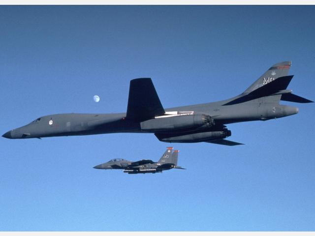 资料图:b-1b"枪骑兵"战略轰炸机