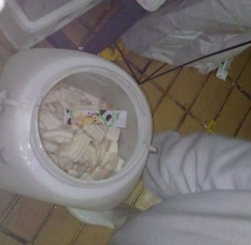 【惊】实习生爆料蒙牛冰激淋代工厂环境污秽不堪(组图)