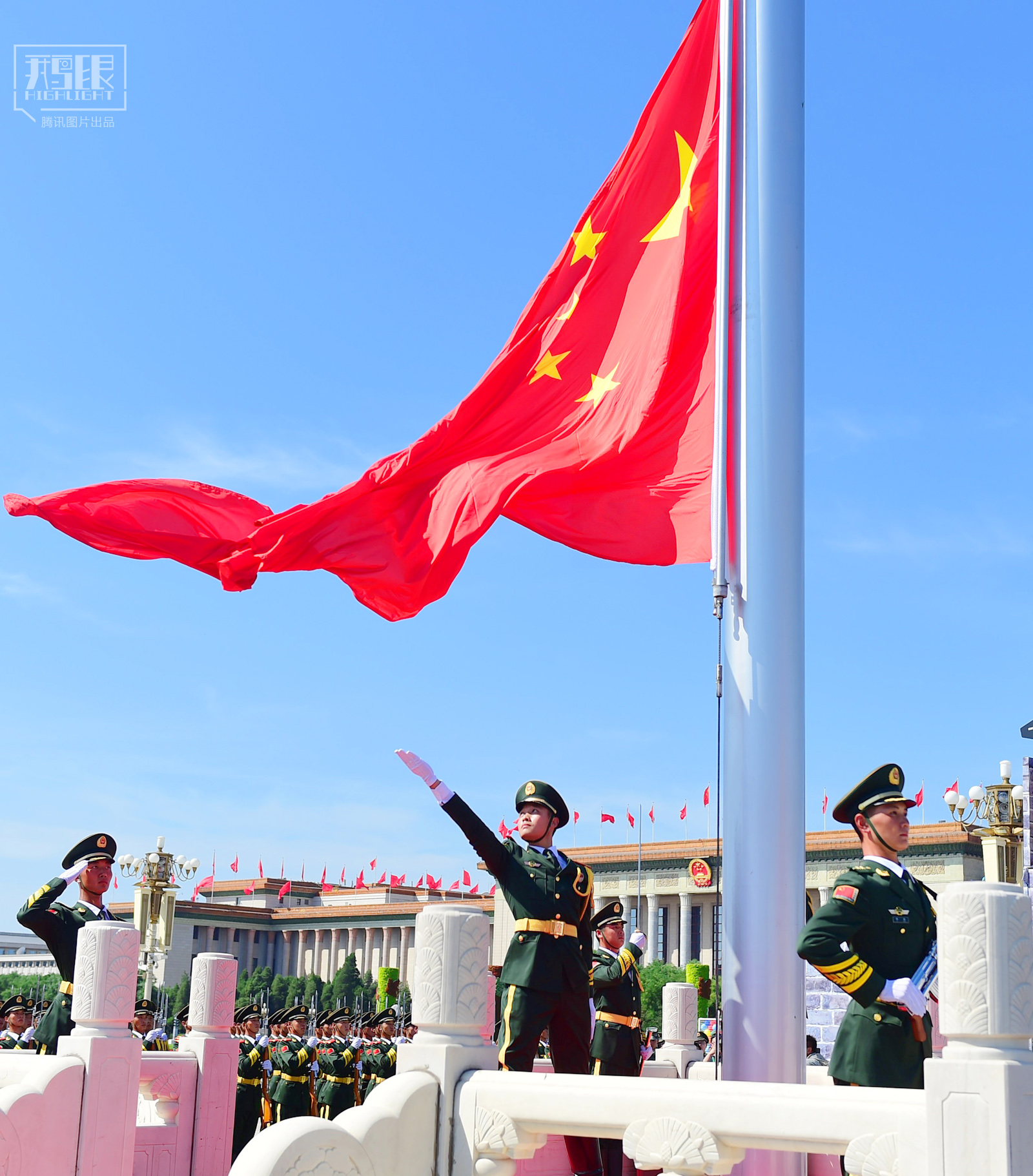 天安门广场举行隆重的升国旗仪式新华社记者郭晨摄