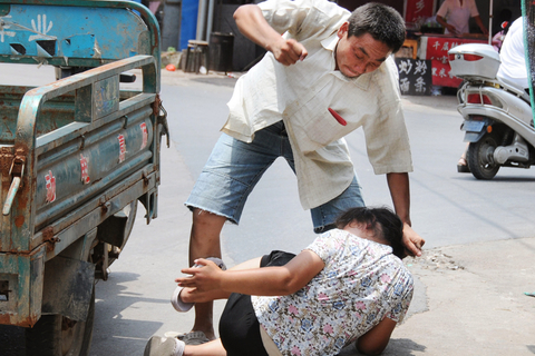 今日话题第3457期:人身保护令,如何能成家暴受害者的护身符