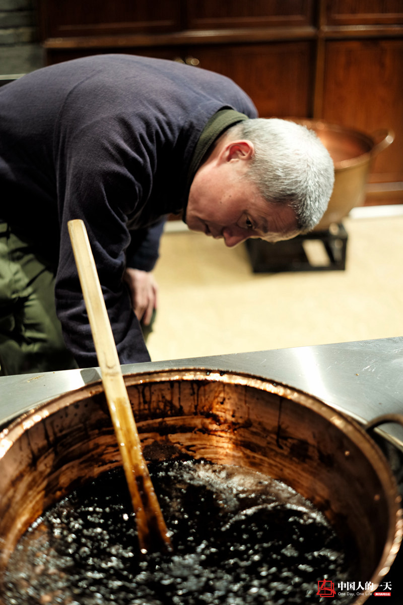 活着的"非遗":他用良心熬制膏方 一年制作9000剂