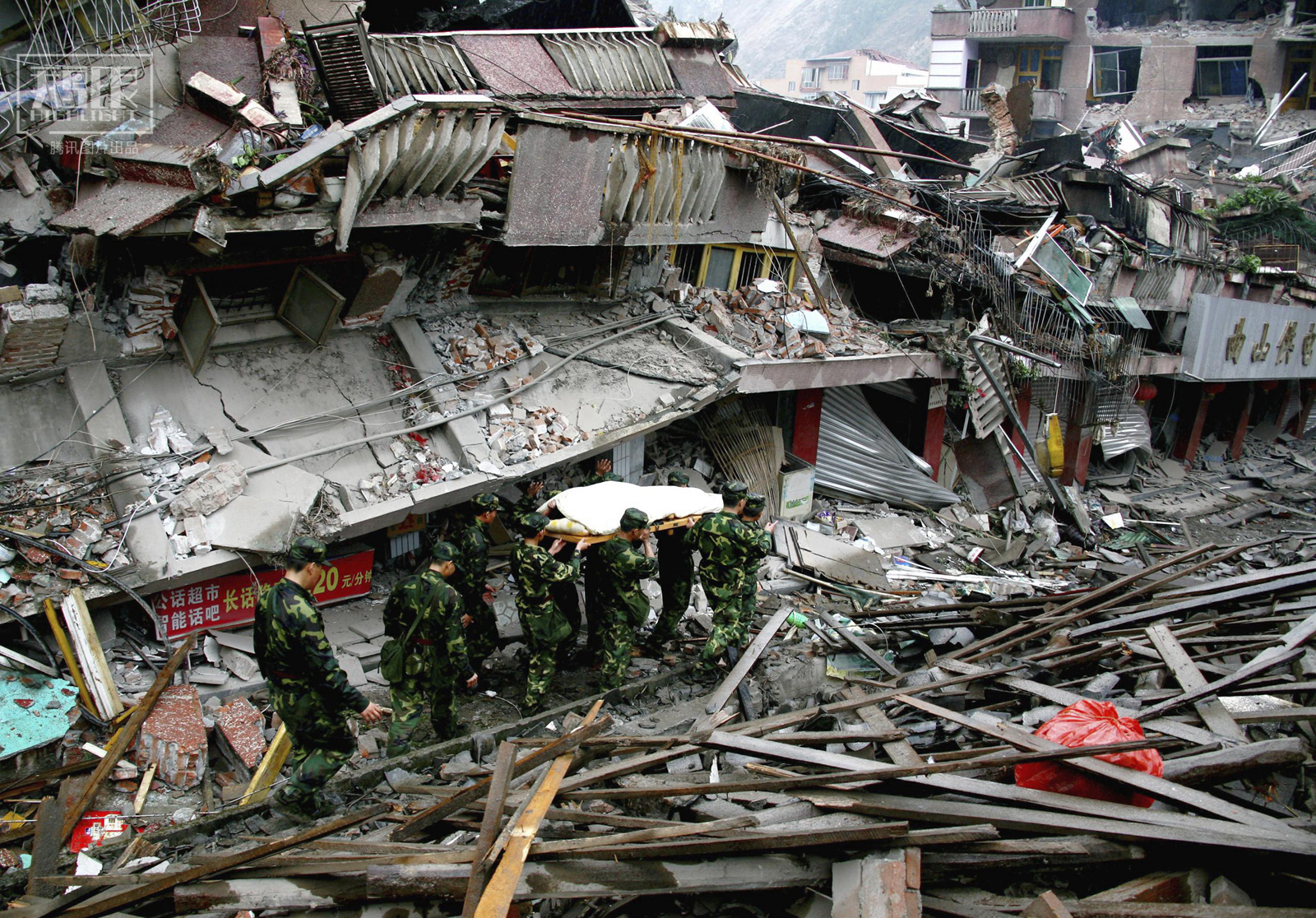 2008年5月12日汶川地震图片