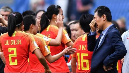 中国女足晋级世界杯16强 主帅贾秀全泪洒赛场