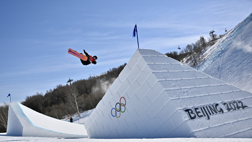Chinese teenage snowboarder Su leads into slopestyle final at Beijing 2022