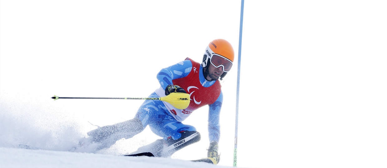 BERTAGNOLLI Giacomo a remporté la médaille d'or en para ski alpin slalom hommes malvoyant