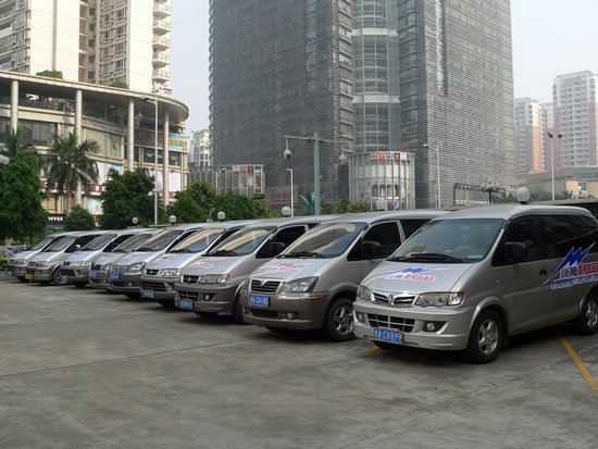 十辆"小闪电"看房直通车14日首发 三道蓝光划亮江南