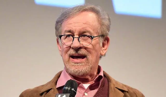 珍视前者,觉得只有拍这些题目才是真正的创作,自己才算是偶像大卫里恩