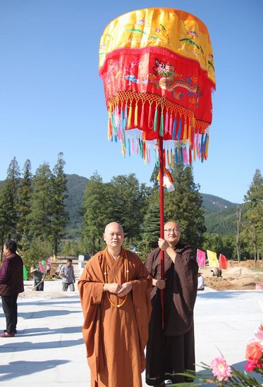 河南黄柏山法眼寺举行明一法师升座庆典仪式