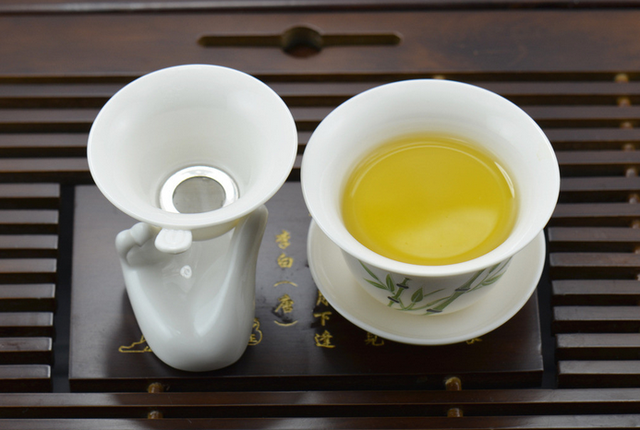 茶艺师的坐姿要求_茶艺师正确的站姿和坐姿_茶艺师坐姿要求