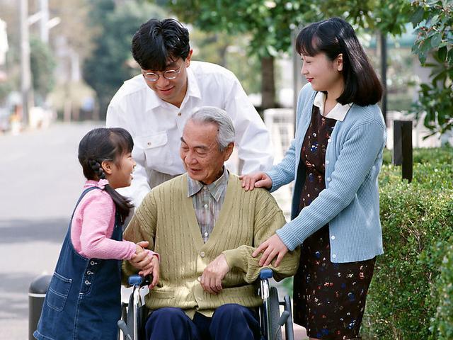 孝养父母从自己做起(资料图 图源网络)