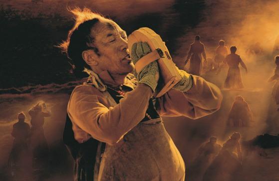 藏式磕大头(资料图)