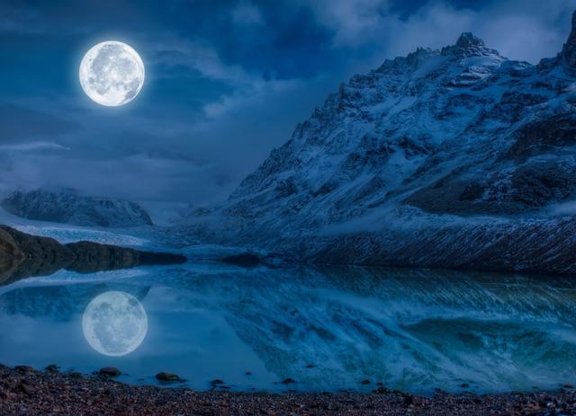 又到了分别时,唯见江心秋月白(资料图 图源网络)