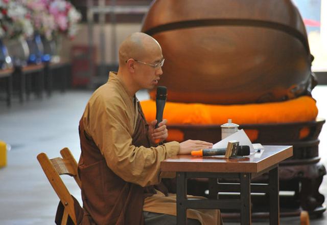 东林寺举行在家菩萨戒法会 三千余居士受戒