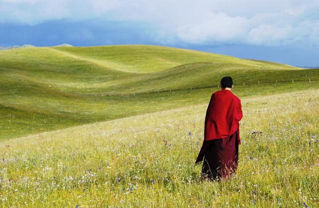 寻找上师(资料图)三,密教灌顶金刚师的德相《上师法五十颂》中提出