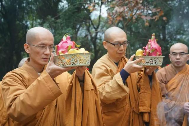 见塔如见师三门多宝讲寺举行扫塔仪式纪念清定上师