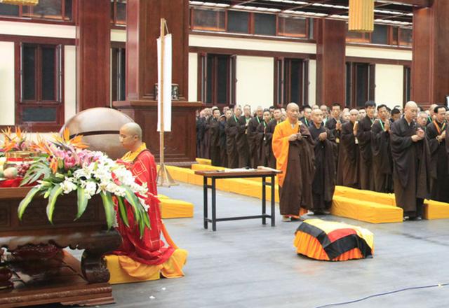 东林寺举行在家菩萨戒法会 三千余居士受戒