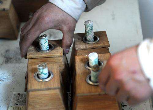 风口喎,以苇筒长五寸,以一头刺耳孔中,四畔以面密塞,勿令泄气