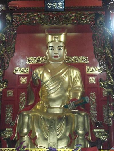施相公身份复杂 “盘龙馒头”缘于他