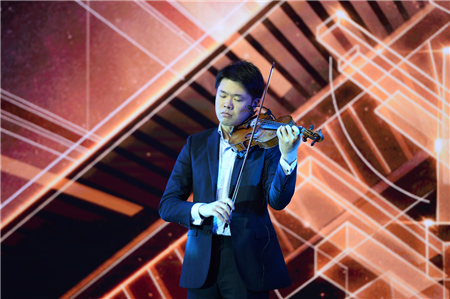 整个合伙人大会在黄蒙拉小提琴独奏表演:《帕格尼尼:磨坊女》主题