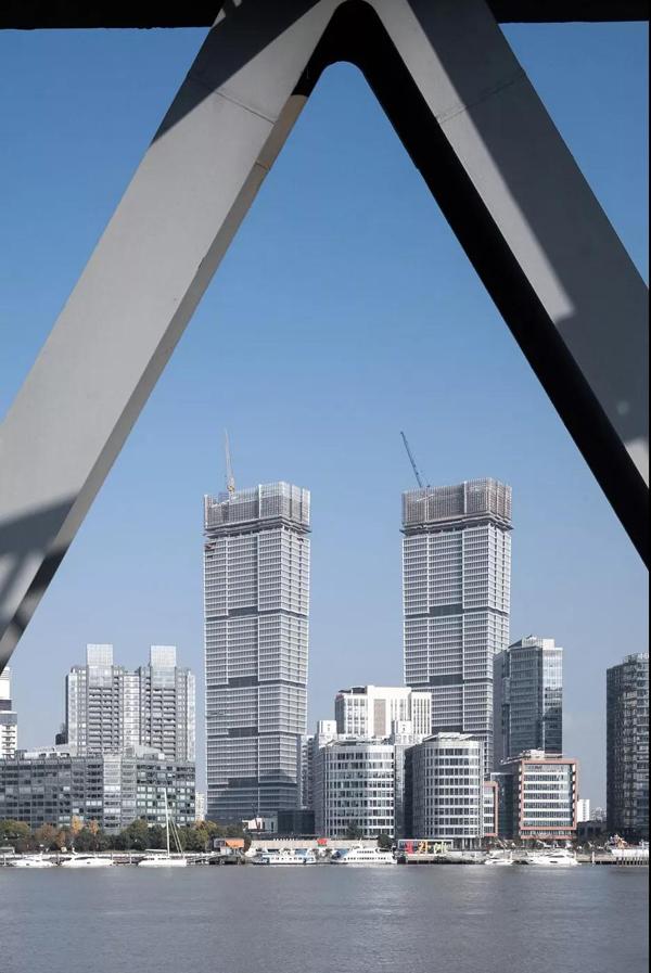 上海最高双子塔今年竣工 屋顶花园有望向市民开放