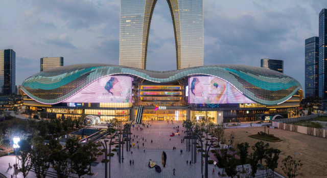 世界级购物殿堂苏州中心商场聚集了火爆的人气