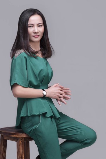 范莉女性要活出自己的精彩